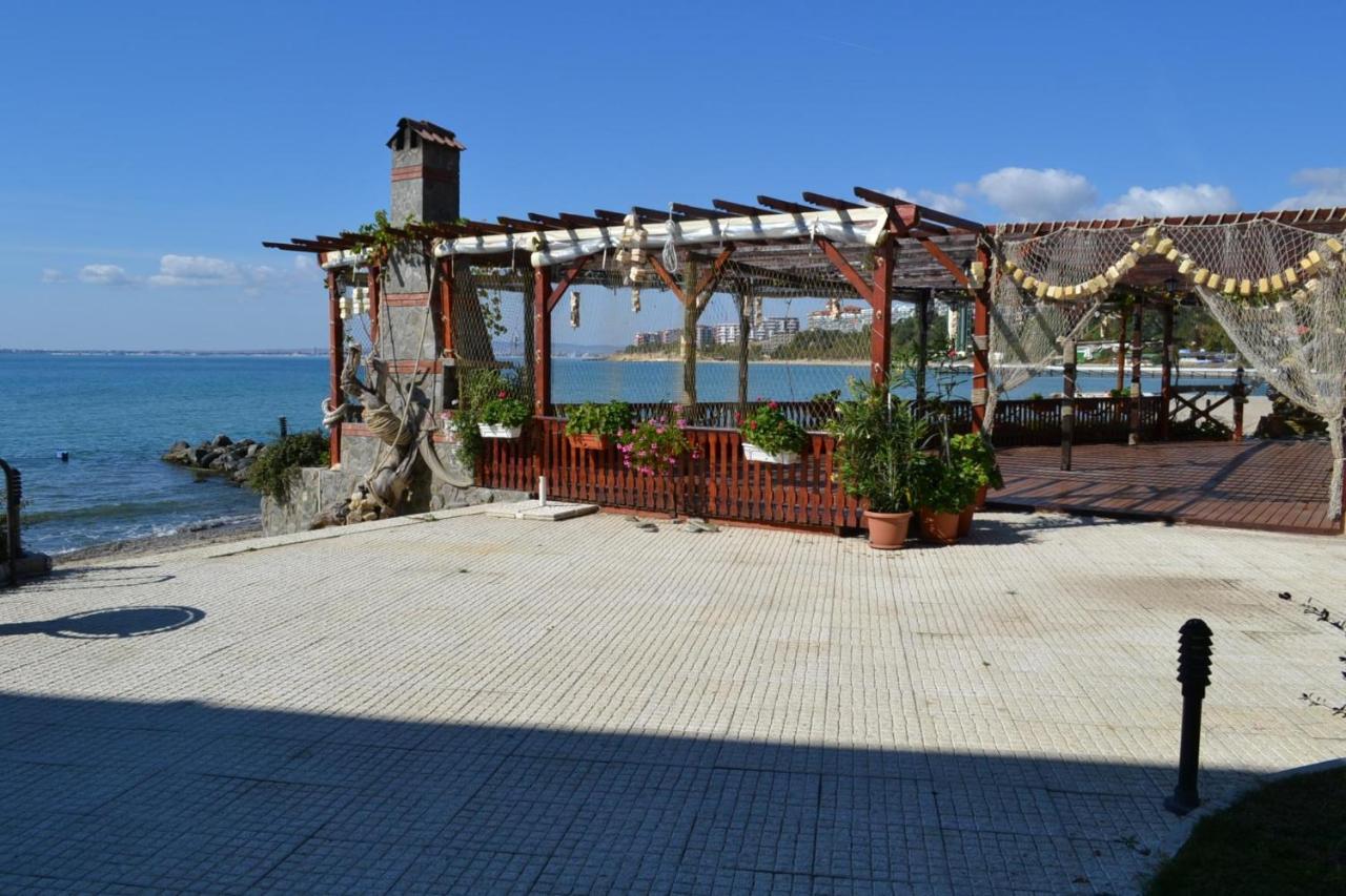 Vm Apartments Robinson Beach Pomorie Bagian luar foto