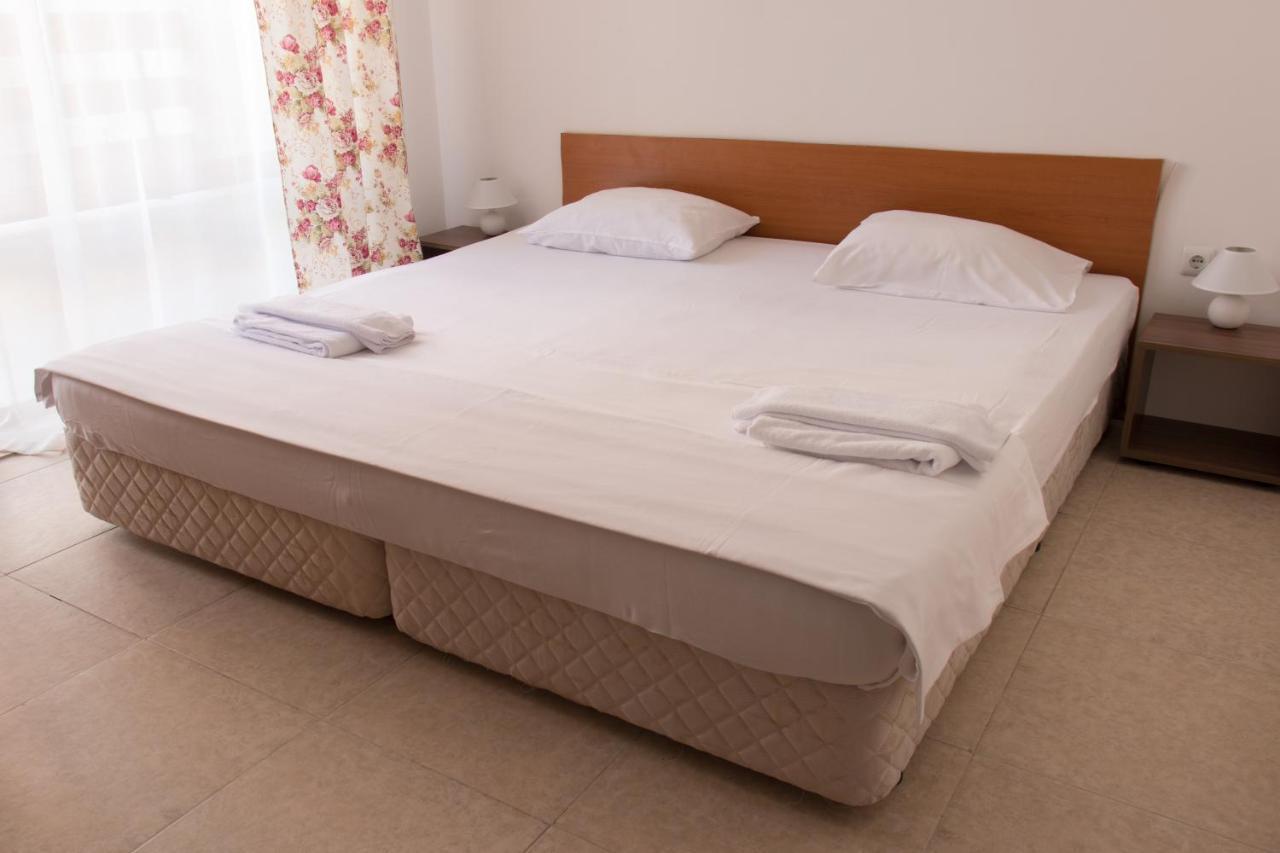 Vm Apartments Robinson Beach Pomorie Bagian luar foto