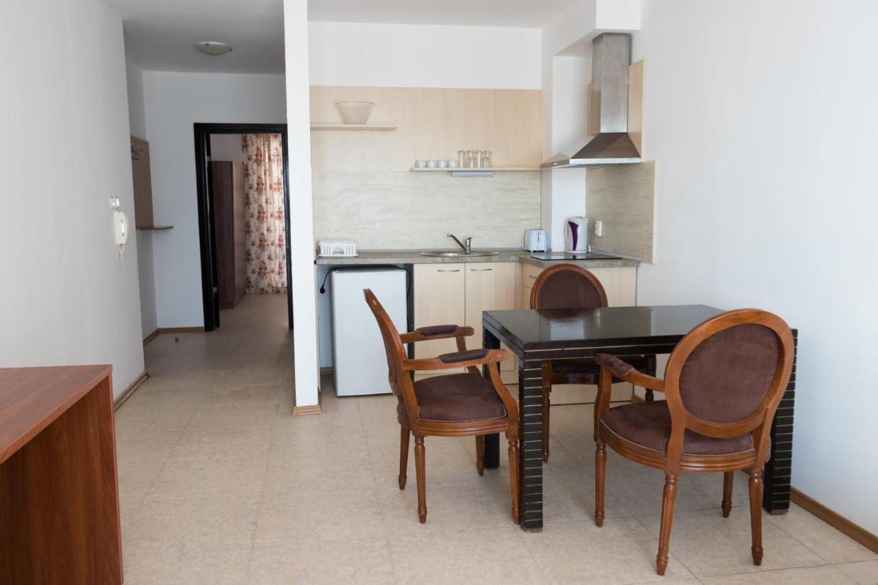 Vm Apartments Robinson Beach Pomorie Bagian luar foto